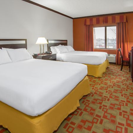 Holiday Inn Express Cleveland Airport - Brook Park By Ihg Buitenkant foto