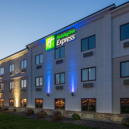 Holiday Inn Express Cleveland Airport - Brook Park By Ihg Buitenkant foto