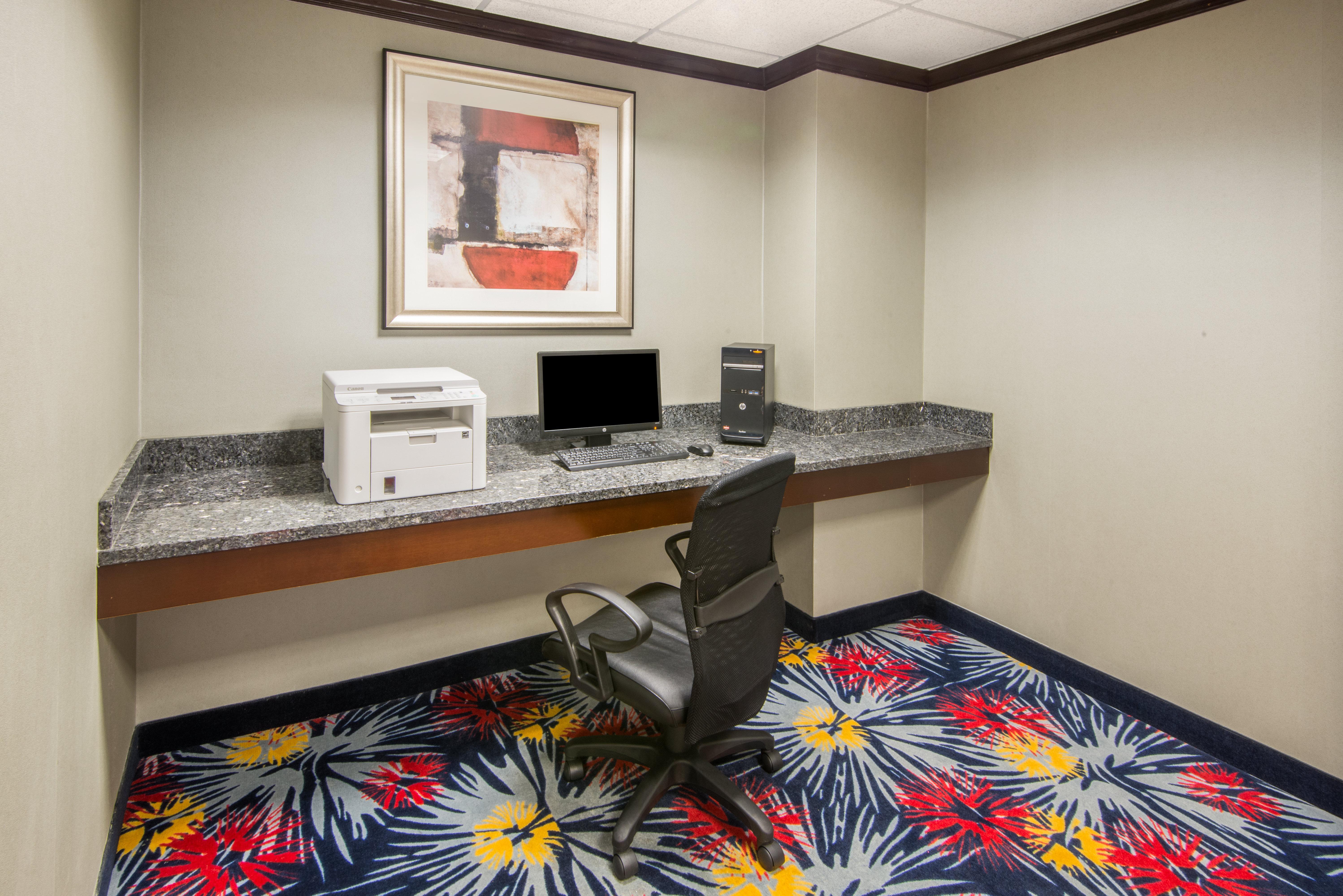 Holiday Inn Express Cleveland Airport - Brook Park By Ihg Buitenkant foto