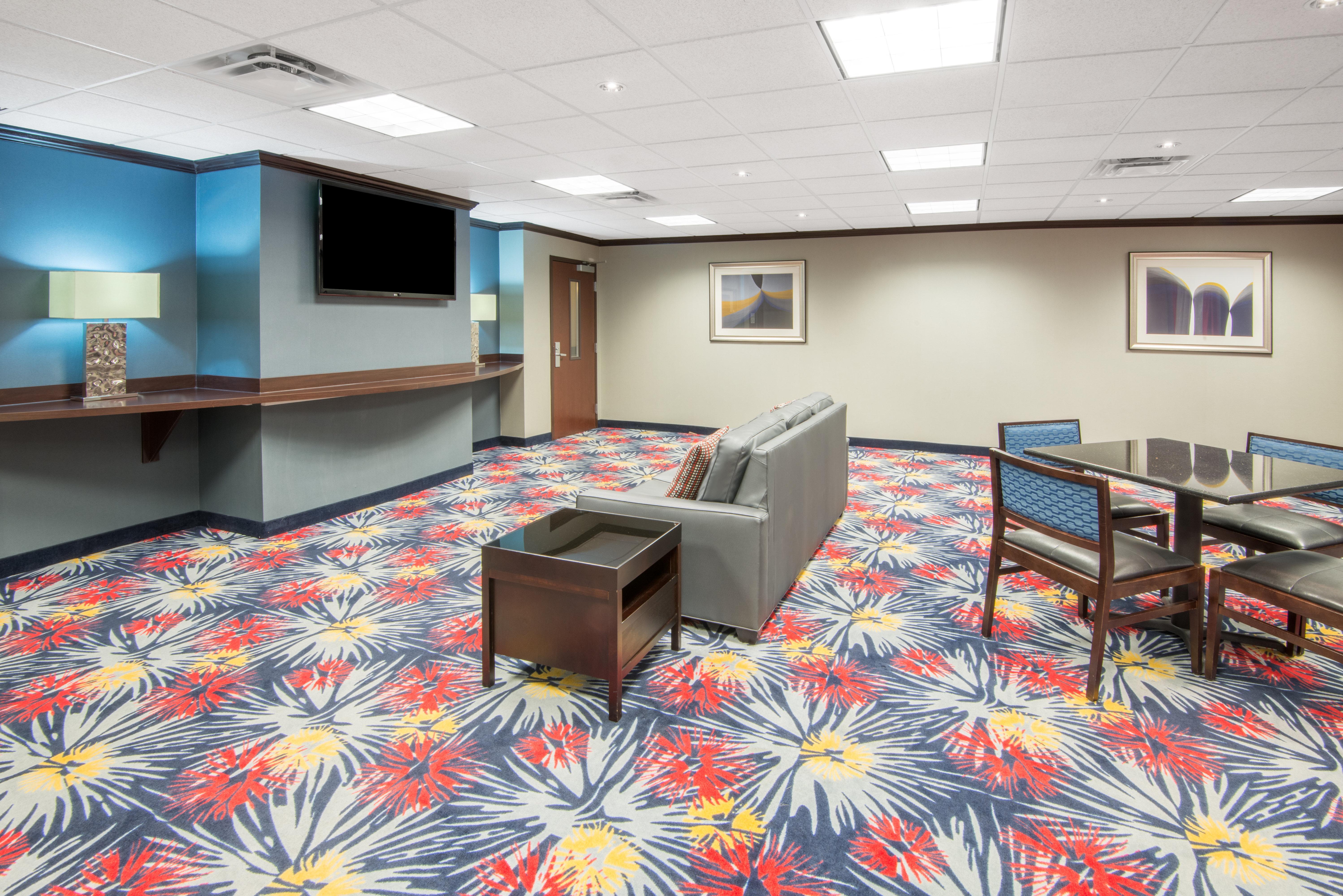 Holiday Inn Express Cleveland Airport - Brook Park By Ihg Buitenkant foto