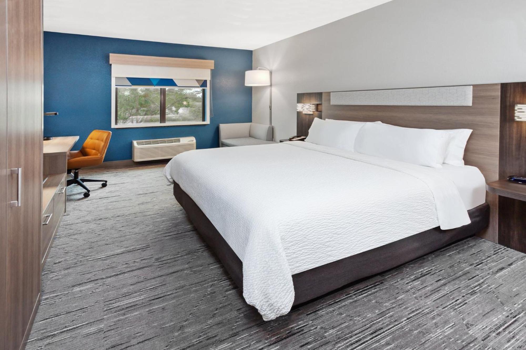 Holiday Inn Express Cleveland Airport - Brook Park By Ihg Buitenkant foto