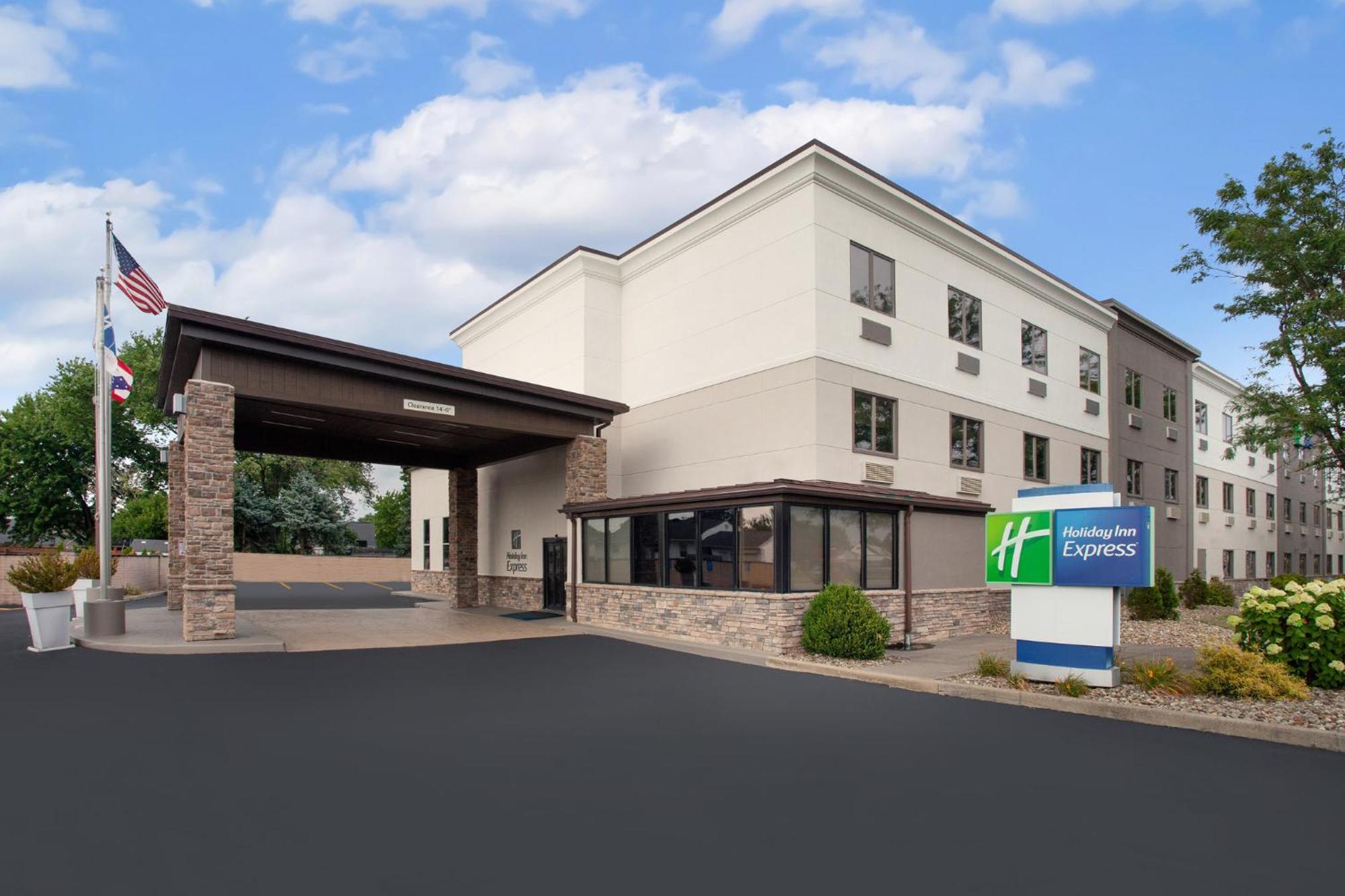 Holiday Inn Express Cleveland Airport - Brook Park By Ihg Buitenkant foto