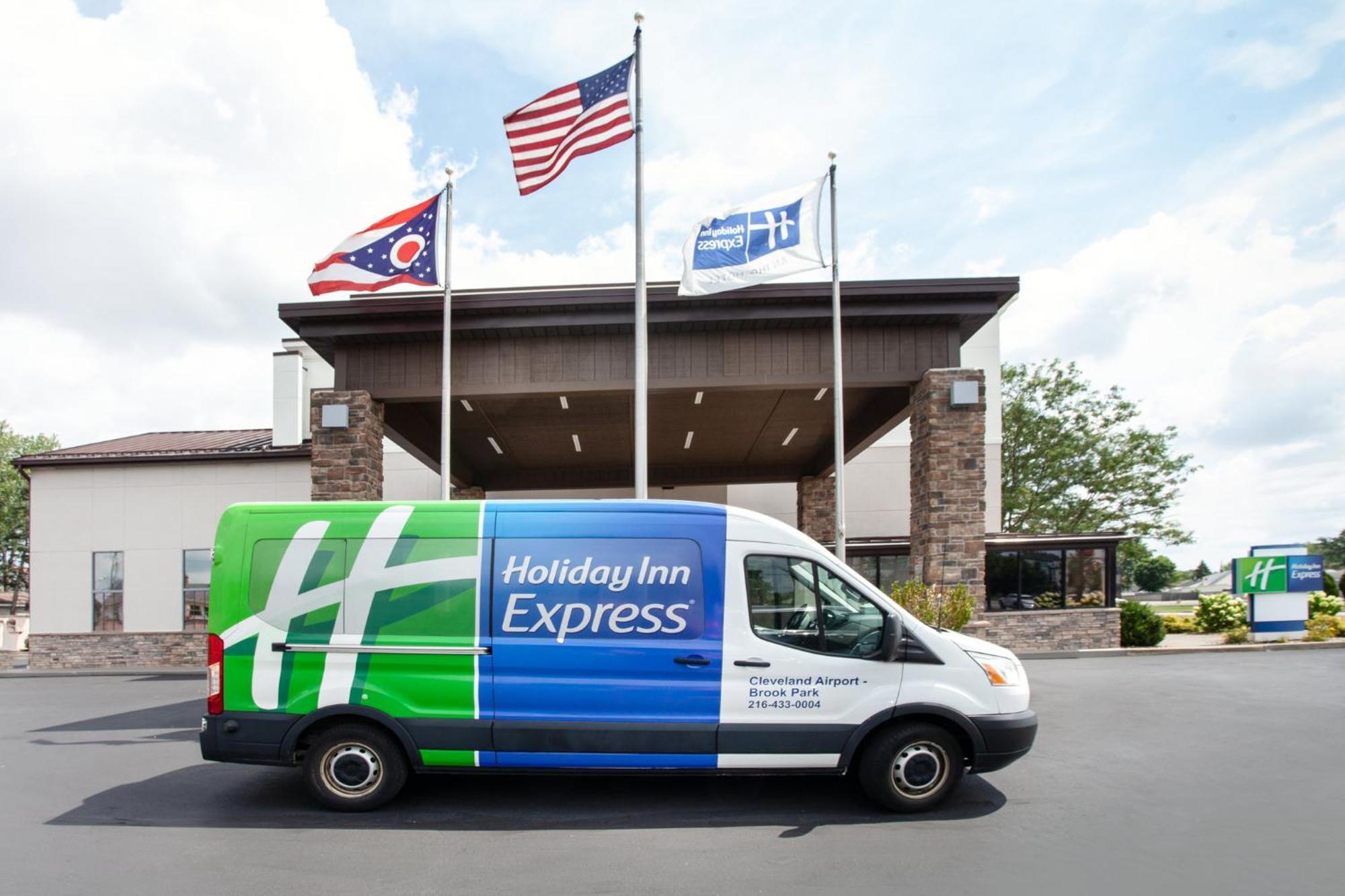 Holiday Inn Express Cleveland Airport - Brook Park By Ihg Buitenkant foto