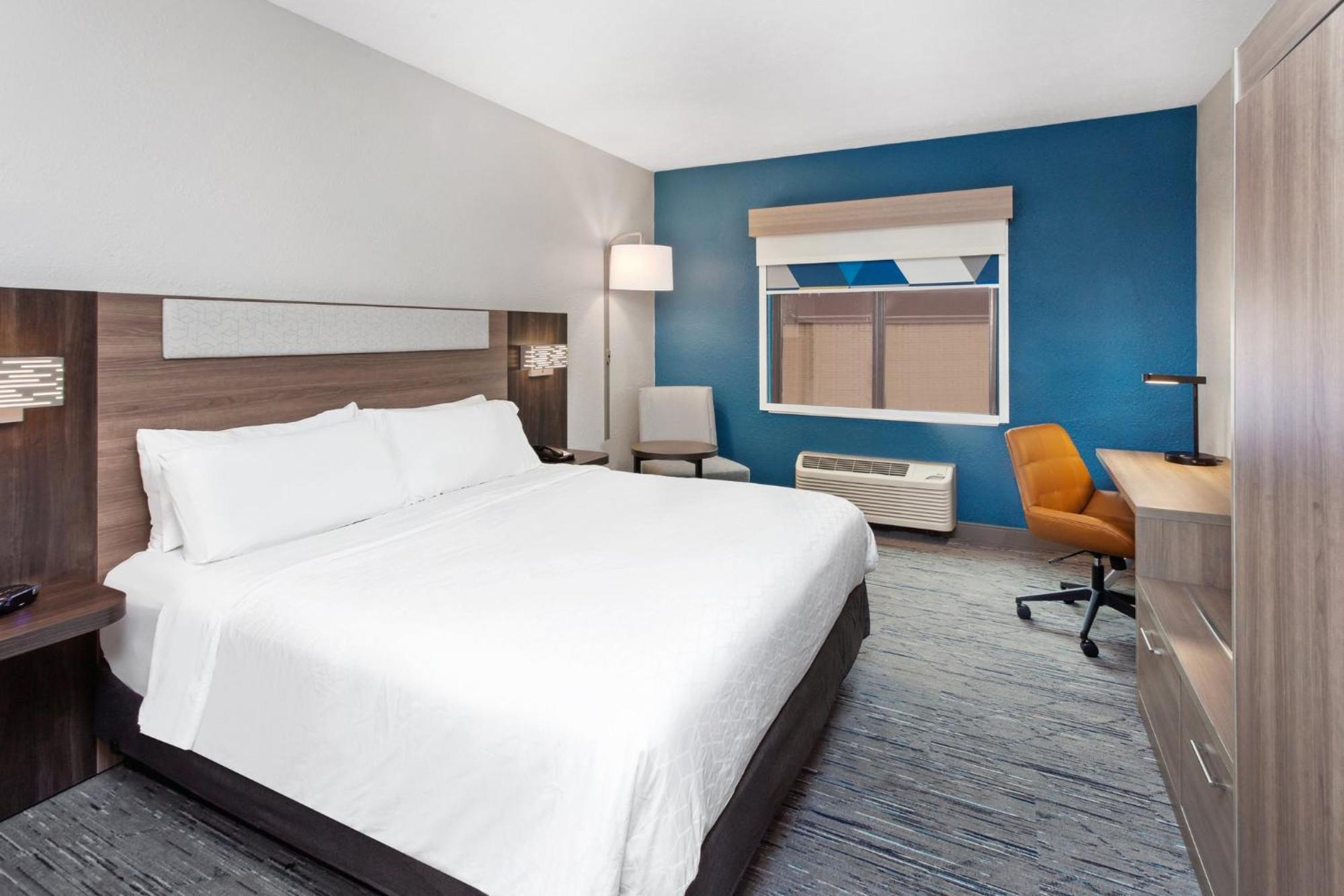 Holiday Inn Express Cleveland Airport - Brook Park By Ihg Buitenkant foto