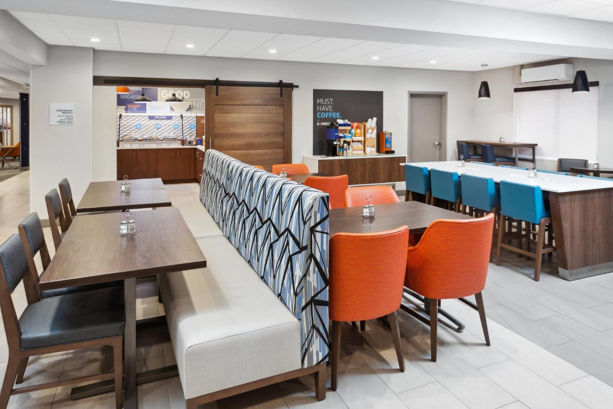 Holiday Inn Express Cleveland Airport - Brook Park By Ihg Buitenkant foto