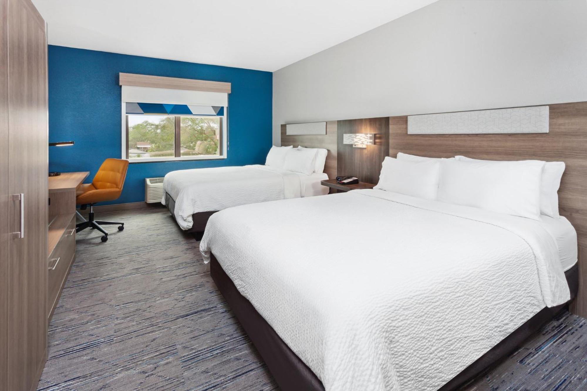 Holiday Inn Express Cleveland Airport - Brook Park By Ihg Buitenkant foto