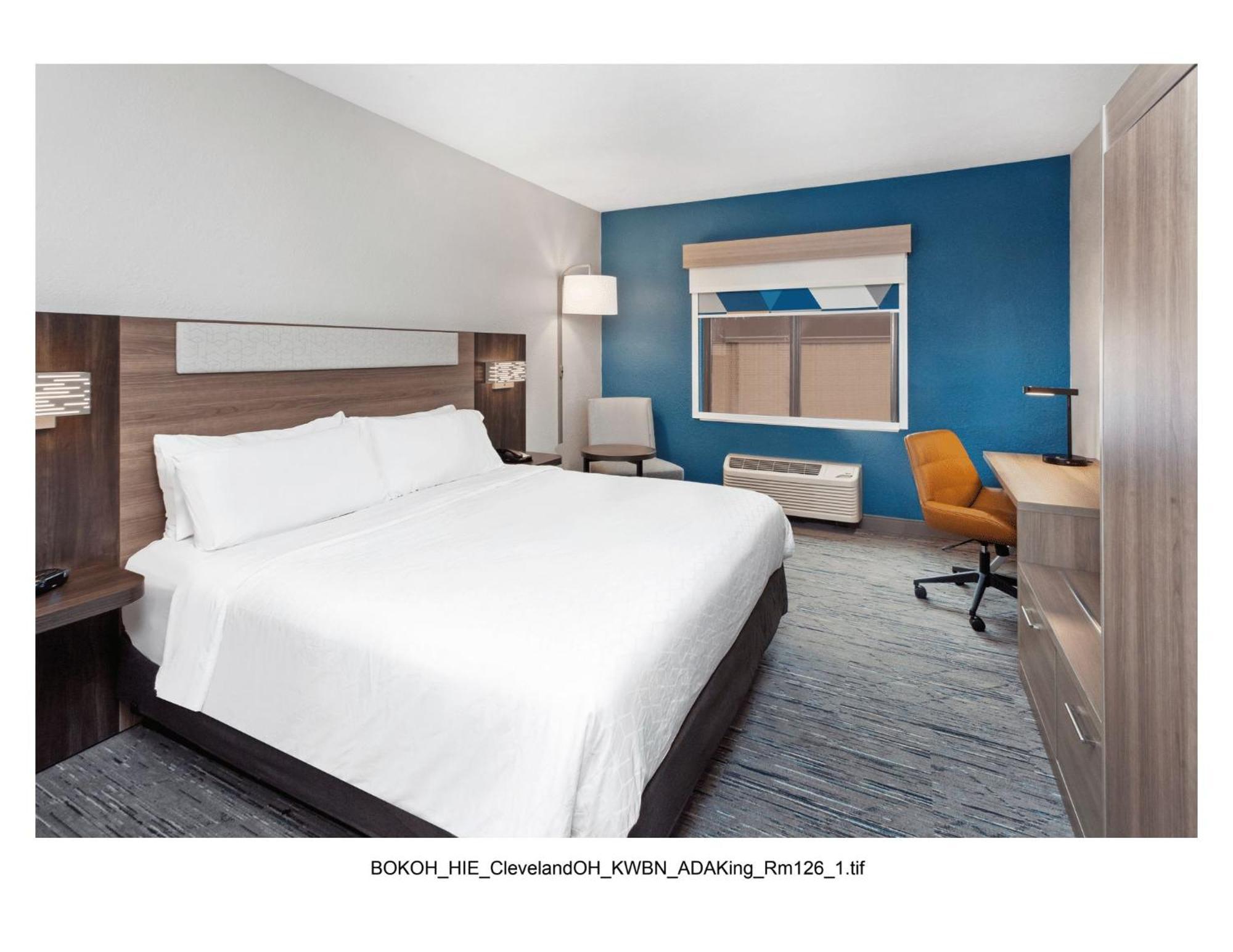 Holiday Inn Express Cleveland Airport - Brook Park By Ihg Buitenkant foto