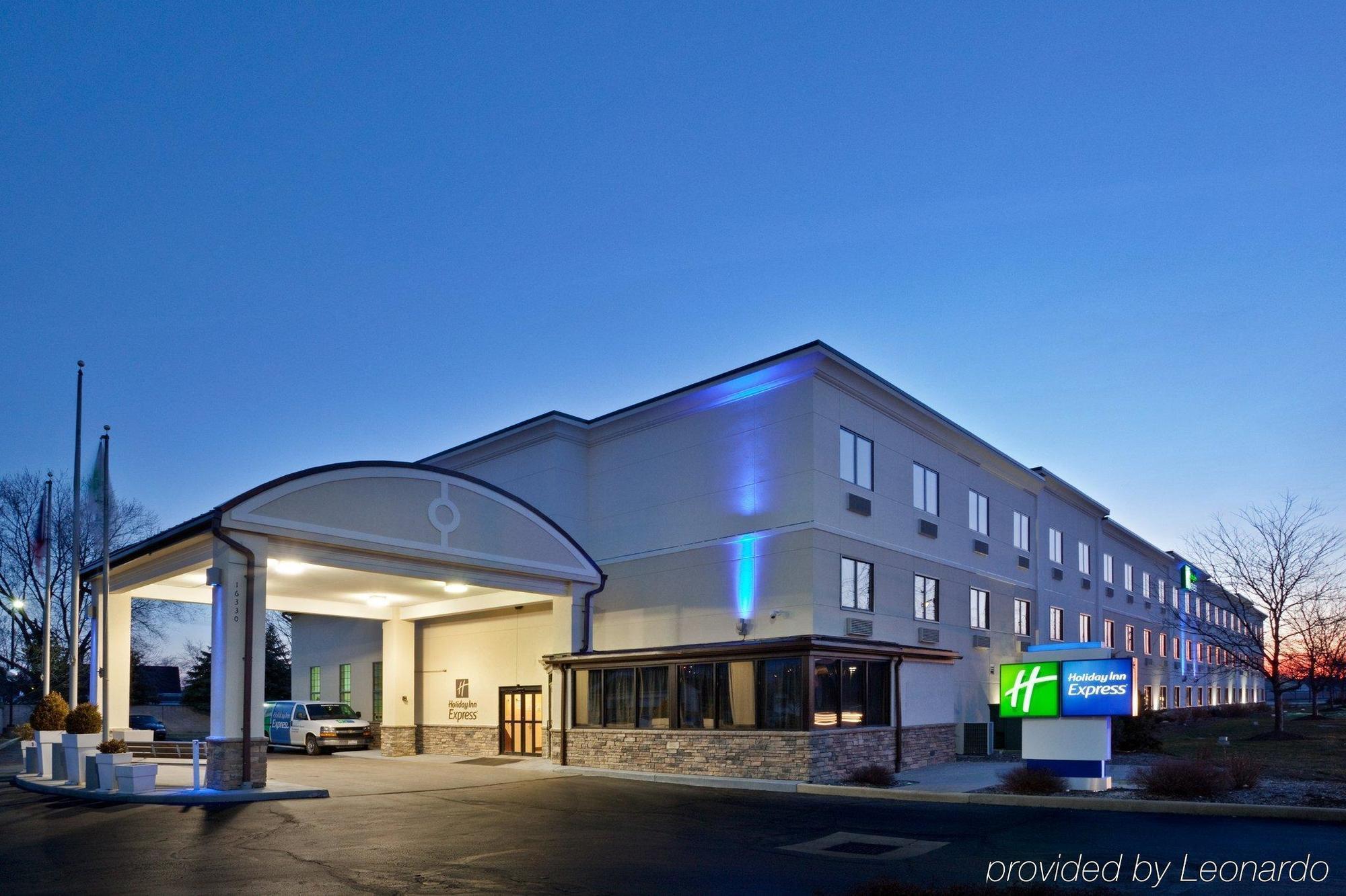 Holiday Inn Express Cleveland Airport - Brook Park By Ihg Buitenkant foto