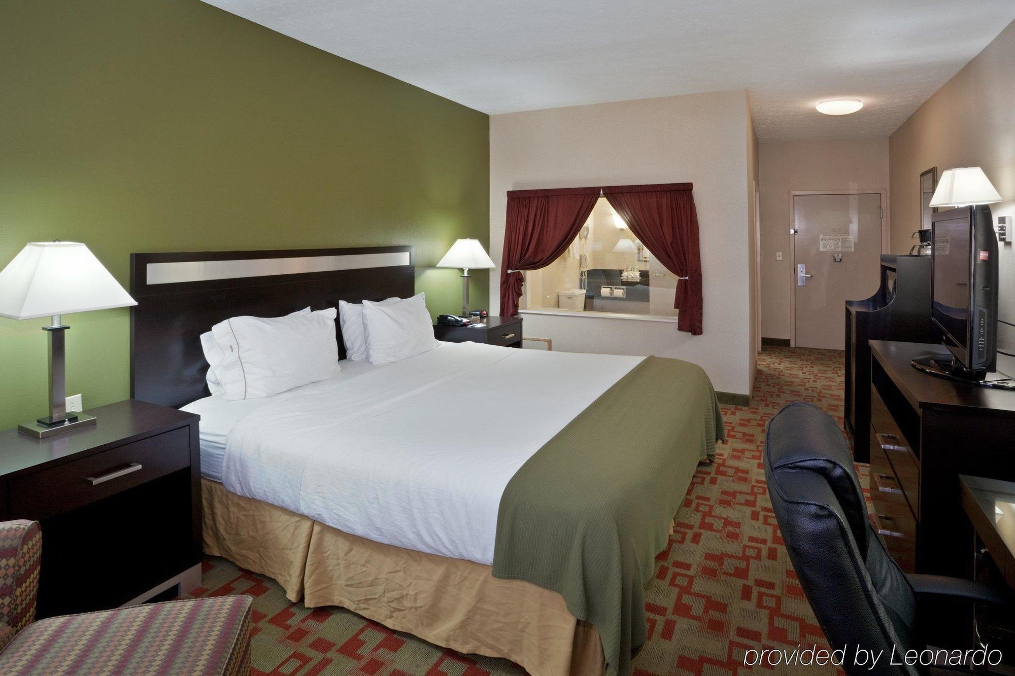 Holiday Inn Express Cleveland Airport - Brook Park By Ihg Kamer foto